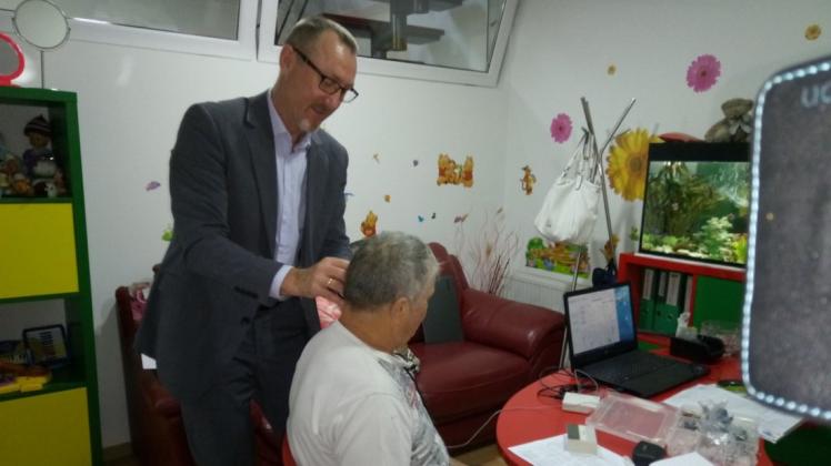 Peter Reinhard aus Spelle hat mit gespendeten Hörgeräten in Moldawien hörgeschädigte Menschen versorgt. 