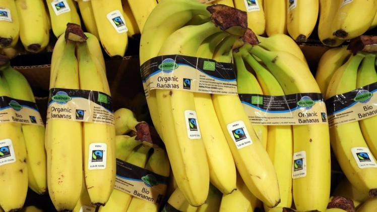 Insgesamt 95.000 Tonnen fair gehandelte Bananen kommen in Deutschland pro Jahr in den Handel. Foto: Wolfgang Kumm/dpa