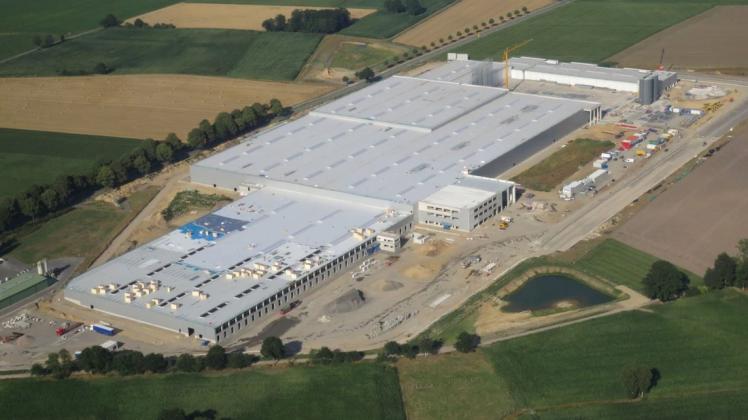 Blick auf die künftige Produktionsstätte der Firma Häcker Küchen in Venne. Im Sommer 2020 soll das Werk in Betrieb gehen. Foto: Friedrich Lüke