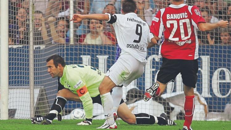 Und zack – da war der Ball im Netz. Freitag, 10. August 2007, der VfL siegte gegen Freiburg. 
