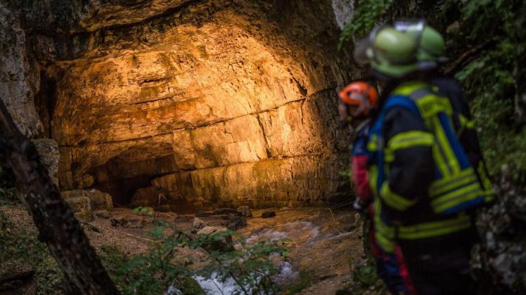 In der Falkensteiner Höhle in Baden-Württemberg sind zwei Menschen von ansteigenden Wassermassen überrascht und dadurch eingeschlossen worden. Foto: dpa/Christoph Schmidt