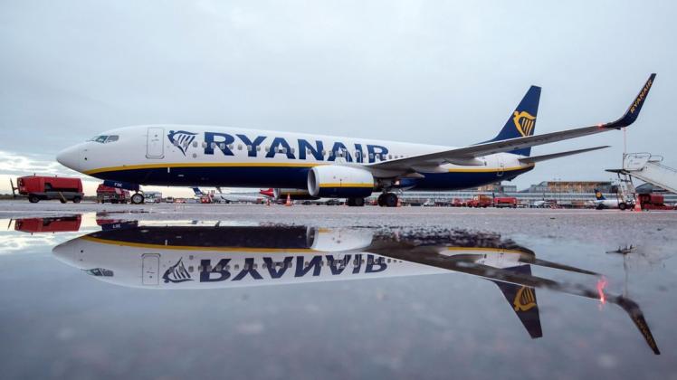 Gehört zu den bekanntesten Billigfliegern der Welt und ist nach der Lufthansa die zweitgrößte Fluglinie Europas: die irische Fluglinie Ryanair. Daniel Bockwoldt/dpa