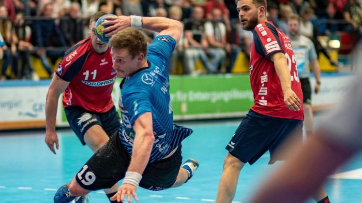 Bundesliga-Handball in Spelle: Erstliga-Aufsteiger HSG Nordhorn-Lingen - hier mit Luca de Boer - testet am Samstag gegen den Zweitligisten TuSEM Essen. Foto: Leißing