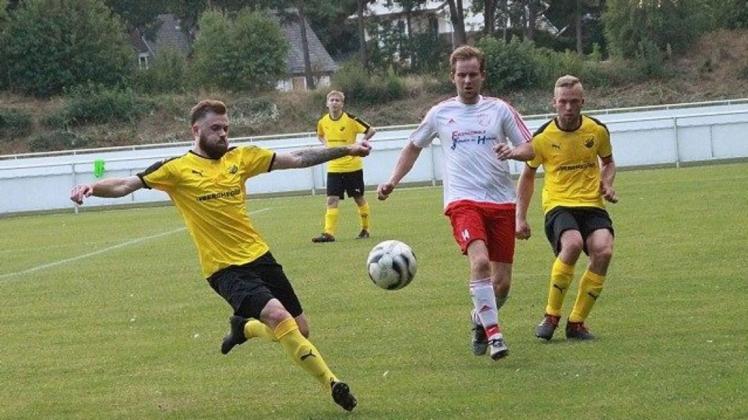 Für den TSV Ueffeln (gelbe Trikots) geht die Saison mit einem Spiel gegen Hunteburg II los. 