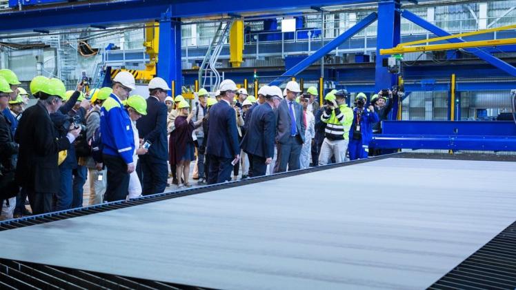 Am Dienstag wurde bei Meyer Turku die erste Stahlplatte für das Kreuzfahrtschiff "Costa Toscana" zugeschnitten. Foto: Costa Crociere