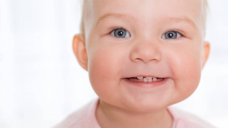 Kinder- und Zahnärzte bewerten den Sinn und Nutzen von Fluoridtabletten unterschiedlich. Foto: imago images/BE&W