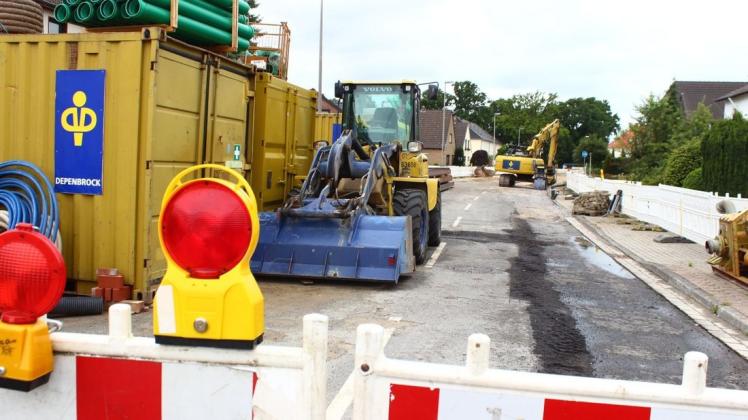 Die Arbeiten an der Friedensstraße können mit Verspätung wieder aufgenommen werden. Foto: Frederik Grabbe
