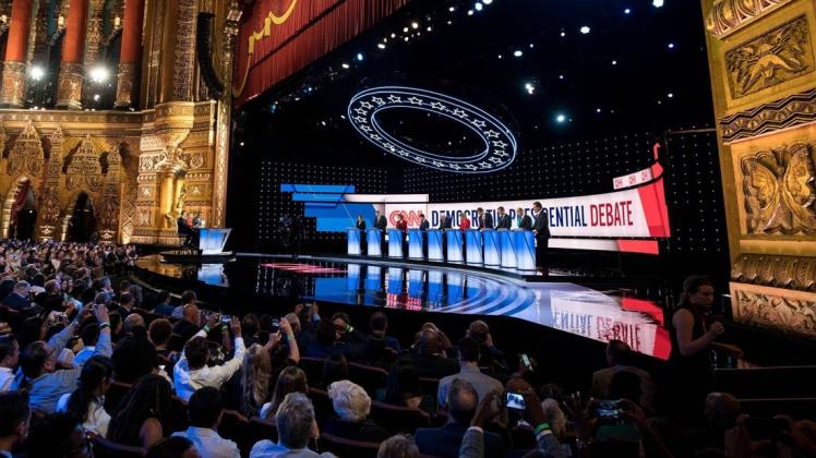 Großes Theater: TV-Debatte der demokratischen Anwärter auf die Präsidentschaftskandidatur in Detroit. Foto: Kevin Dietsch/imago images/UPI Photo