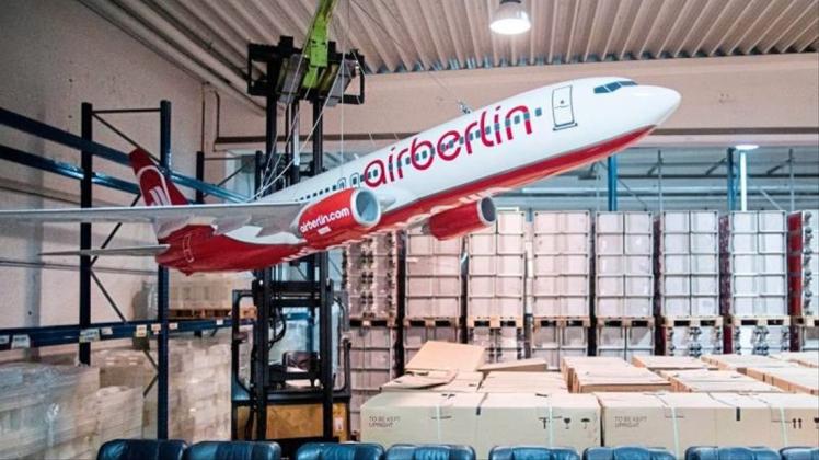 Eine Versteigerung von Air-Berlin-Erinnerungsstücken in Hamburg: Die insolvente Airline hat einen millionenschweren Kredit der Bundesregierung fast komplett zurückgezahlt. 