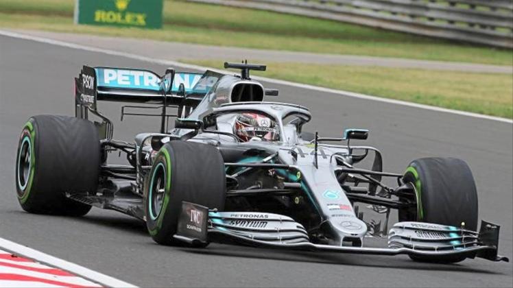 Hamilton vom Team Mercedes hat sich beim Großen Preis von Ungarn seinen achten Saisonsieg gesichert. 