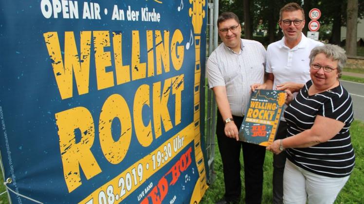 Rühren kräftig die Werbetrommel für „Welling rockt“: Bernd Gieshoidt, Christoph Heidenescher und Karin Klocke (von links). Foto: Stadtverwaltung