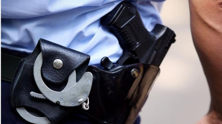 Nach einer Messerattacke hat die Polizei in Bremen einen 20-Jährigen festgenommen. Symbolfoto: dpa