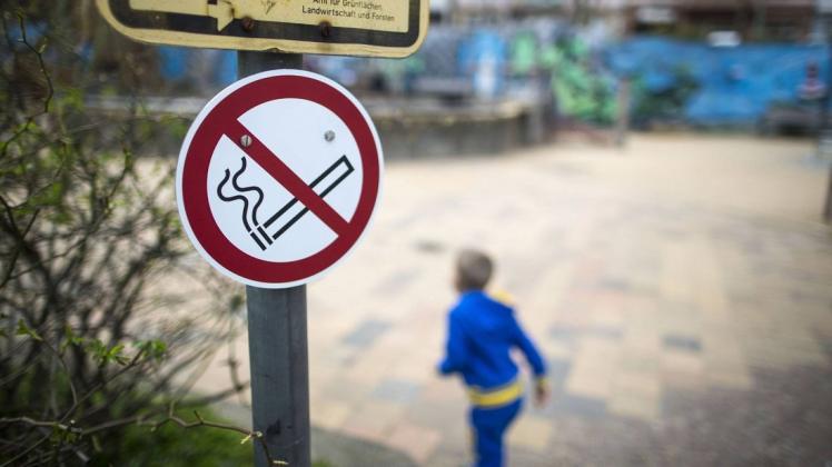 Rauchverbote in Deutschland können in einzelnen Bundesländern und Kommunen sehr unterschiedlich ausfallen. Foto: imago images/Michael Schick