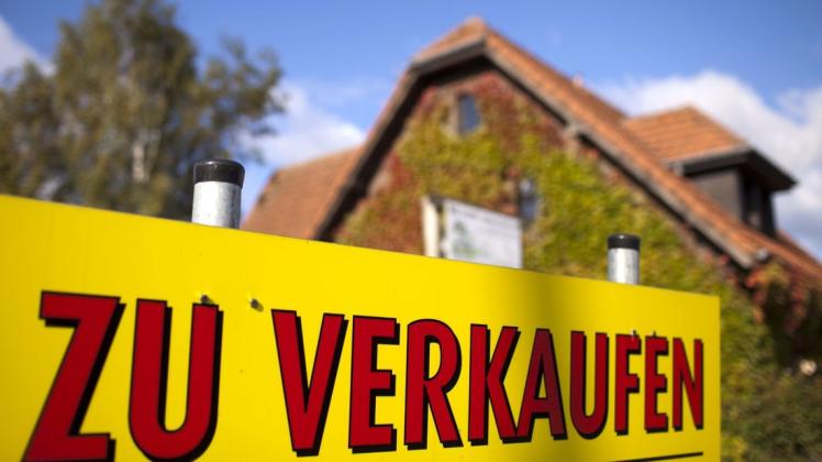 Wohnen in Deutschland wird vielerorts immer teurer. Ein Forschungsinstitut warnt vor der Gefahr einer Immobilienblase. Foto: dpa/Arno Burgi