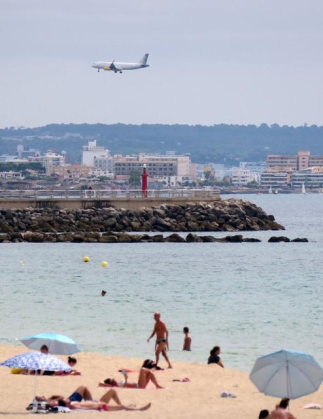Flugzeug im Landeanflug auf Mallorca. Flugzeug im Landeanflug auf Mallorca.