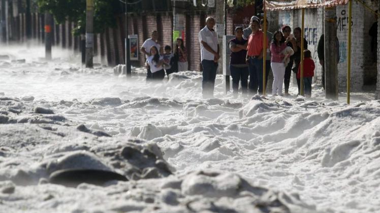 Ein Hagelsturm hat Teile Guadalajaras in weiß eingedeckt. Foto: Ulises Ruiz/AFP