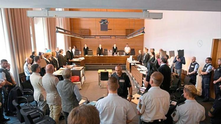 Der Prozess um die Gruppenvergewaltigung vor einer Freiburger Diskothek wird mit einer Vernehmung der Angeklagten fortgesetzt. 