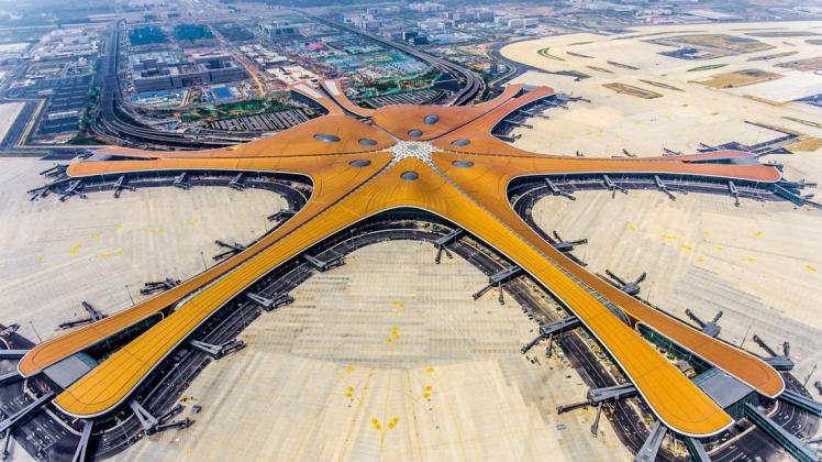 Der neue Beijing Daxing International Airport hat die Form eines Seesterns. Foto: AFP/STR, Focus by Patrick Baert