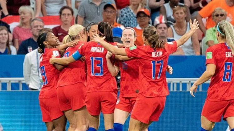 Die USA-Spielerinnen feiern den Einzugs ins WM-Finale. 