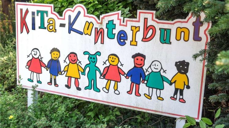 Mit einer Spende der Sparkasse kann die Kita Kunterbunt das Projekt "Kita bildet und bildet aus" realisieren. 