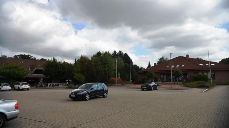 Die bestehende Kita St. Josef im Lingener Ortsteil Laxten soll saniert und um ein Krippenhaus erweitert werden. Foto: Wilfried Roggendorf
