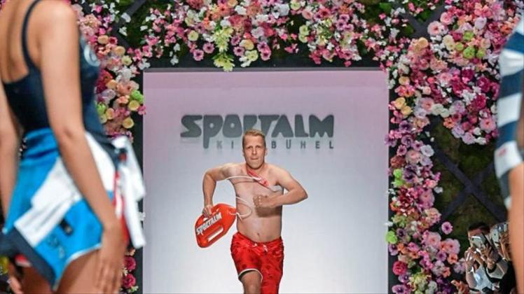 Kommt ein Comedian geflogen: Oliver Pocher bei der Sportalm-Show. 