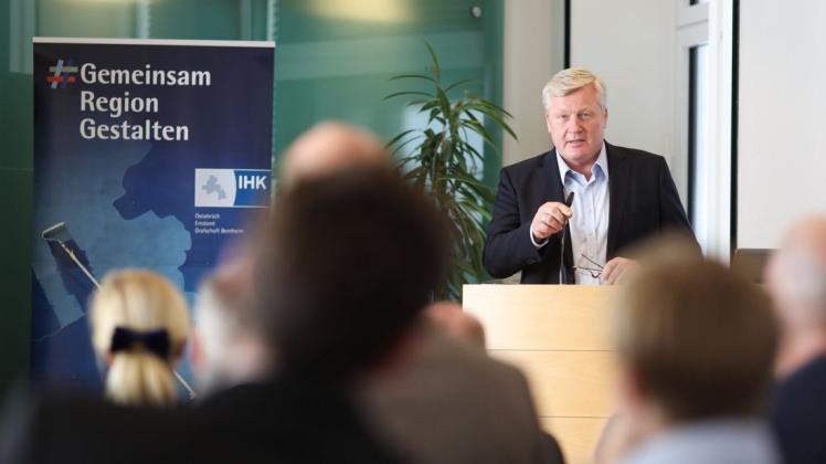Niedersachsens Wirtschaftsminister Bernd Althusmann sprach mit Unternehmern bei der IHK. Foto: Michael Gründel