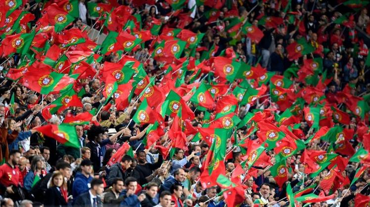 Portugal wurde 2016 erstmals Fußball-Europameister. Foto: Martin Meissner/AP/dpa