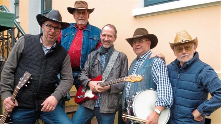 Wollen mit ihrer Musik den wilden Westen nach Delmenhorst bringen: die Band „Texas 45“ bestehend aus (v. l.) Andy Hipp, Wigand Müller, Wolfgang Hildebrand, Sven Wojzischke und Jan Hertl. 