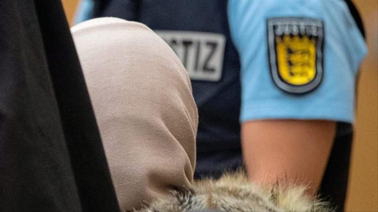 Die Angeklagte soll mehrere Jahre bei der Terrororganisation IS gelebt haben. 