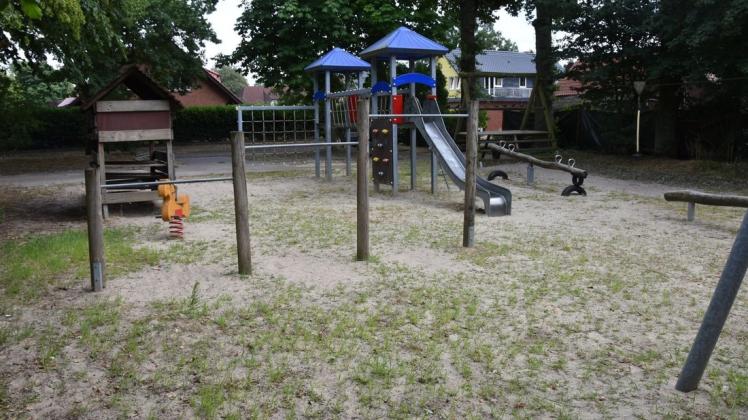 Ein Anwohner hat sich über den Zustand des Spielplatzes am Tannenweg in Heide beschwert. Foto: Christopher Bredow