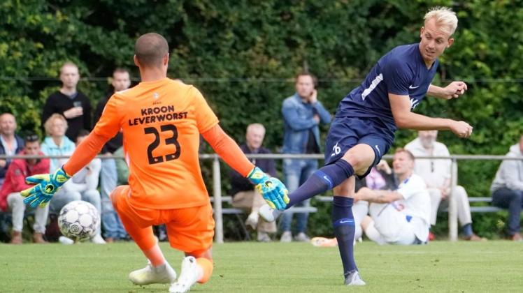 Verpasst das 2:4 kurz nach der Pause: SVM-Neuzugang Julius Düker erzielte jedoch das 3:4. Die Meppener unterlagen gegen den SC Heerenveen mit 4:5. Foto: Scholz