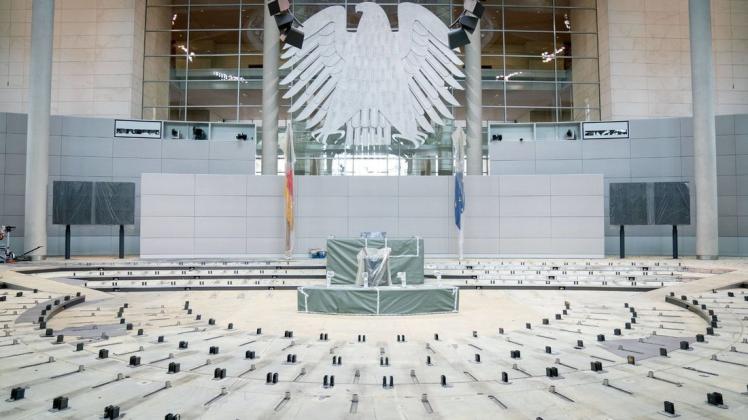 Der Plenarsaal des Bundestags wird in der Sommerpause renoviert. Foto: dpa/Kay Nietfeld