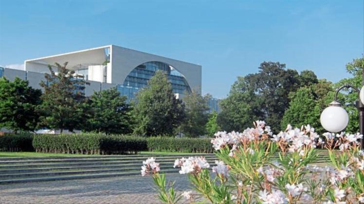 Rund um das Bundeskanzleramt ist es grün: Der Amtssitz der Kanzlerin liegt im Berliner Tiergarten. 