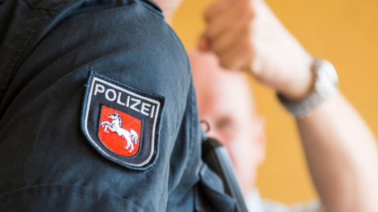 Drei Polizeibeamte wurden am späten Freitagabend bei einem Angriff durch einen 37-jährigen Familienvater aus Oldendorf bei Melle verletzt. Symbolfoto: Michael Gründel