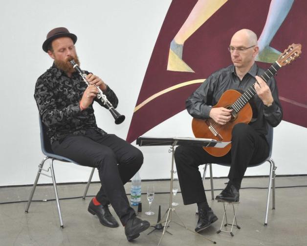 Musikalisch umrahmten Peter Löning (Gitarre) und Lulzim Bucaliu (Klarinette) die Veranstaltung. Foto: Anwaltverein