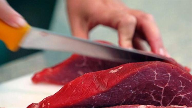Der Preis für Rindfleisch soll den Angaben zufolge bis 2028 um knapp zwei Prozent zurückgehen. 