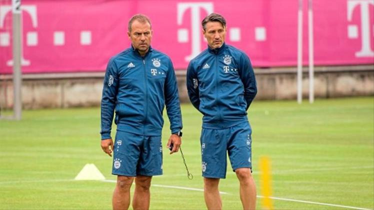 Coach Niko Kovac (r) und Co-Trainer Hansi Flick beim Training des FC Bayern München. 