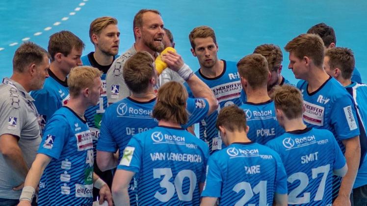 Saisonauftakt beim Bundesliga-Aufsteiger HSG Nordhorn-Lingen: Trainer Heiner Bültmann erwartet die Spieler am Donnerstag um 17 Uhr zur ersten Einheit. Foto: Leißing
