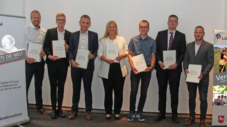 Die sieben Absolventen der Regionaldirektion Osnabrück-Meppen. 