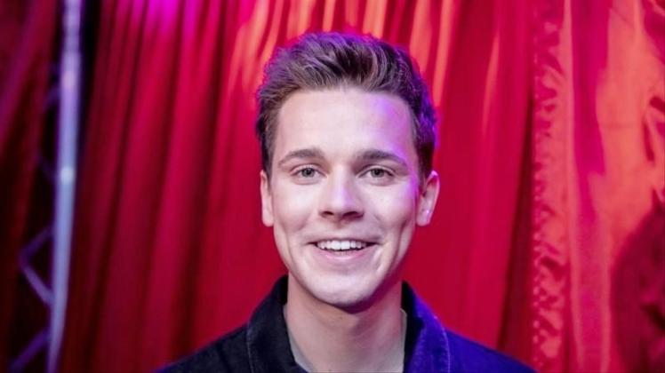 Felix Jaehn mag E-Scooter. 