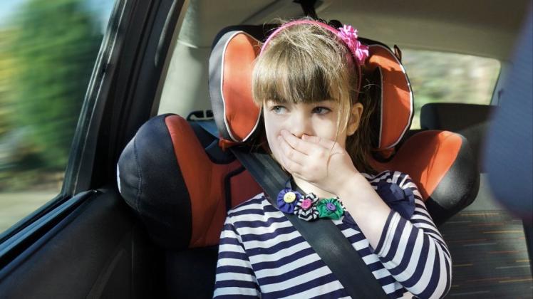"Mama, mir ist schlecht", diesen Satz will im Auto niemand hören, doch die Reiseübelkeit trifft Kinder schnell. Foto: dpa/obs/Ford-Werke GmbH
