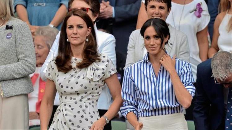 Die britischen Herzoginnen Kate (l) und Meghan wollen gemeinsam das Wimbledon-Finale der Damen anschauen. 
