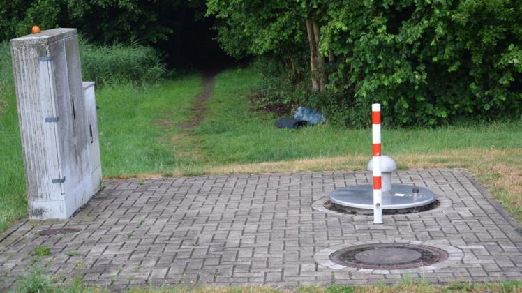 Illegal entsorgten Müll fanden Spaziergänger am Donnerstag im Ortsteil Ohrbeck. Foto: Michael Pohl