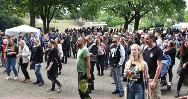 Zahlreiche Besucher schauten an der Konzertmuschel auf der Burgwiese in Wildeshausen vorbei. Foto: Christopher Bredow Zahlreiche Besucher schauten an der Konzertmuschel auf der Burgwiese in Wildeshausen vorbei. Foto: Christopher Bredow
