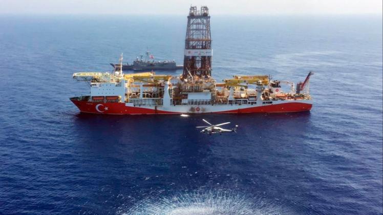 Fakten schaffen im Mittelmeer: Die Türkei hat das Bohrschiff "Fatih" auf dem Weg ins östliche Mittelmeer geschickt, um vor der Küste Zyperns nach Erdgas zu bohren. Das sorgt für Streit. Foto: Uncredited/Pool Turkish Defense Ministry/dpa