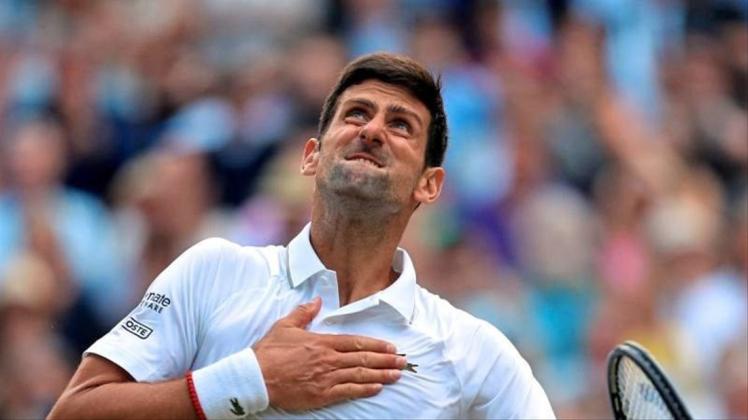 Novak Djokovic feiert seinen Sieg im Finale von Wimbledon. 