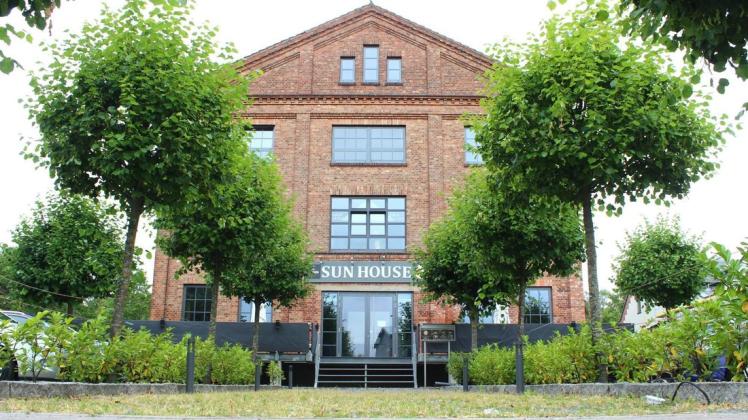 Seit einiger Zeit war es geschlossen, nun soll das "Sun House" in Delmenhorst bald wiedereröffnen. Foto: Frederik Grabbe
