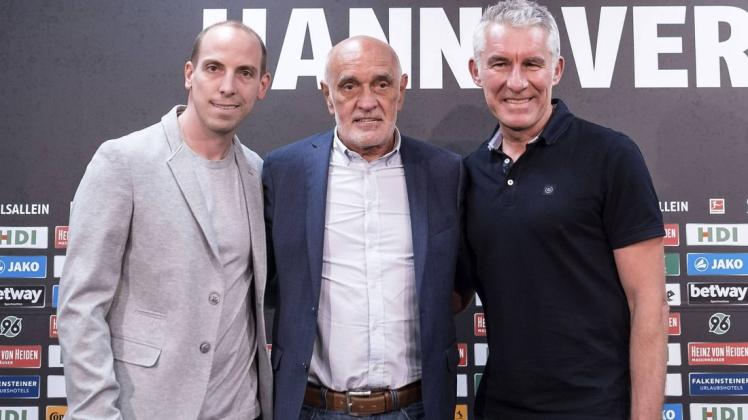 Das Hannoveraner Führungstrio: Sportdirektor Jan Schlaudraff, Big Boss Martin Kind und Trainer Mirko Slomka (von links). 