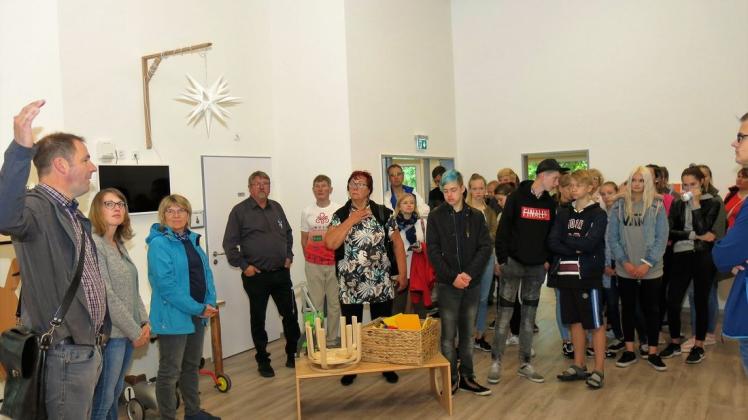 Die Gäste aus Paistu informierten sich bei Benno Trütken und Carmen Gerbus (von links) über das  Kinderzentrum in Fürstenau. 